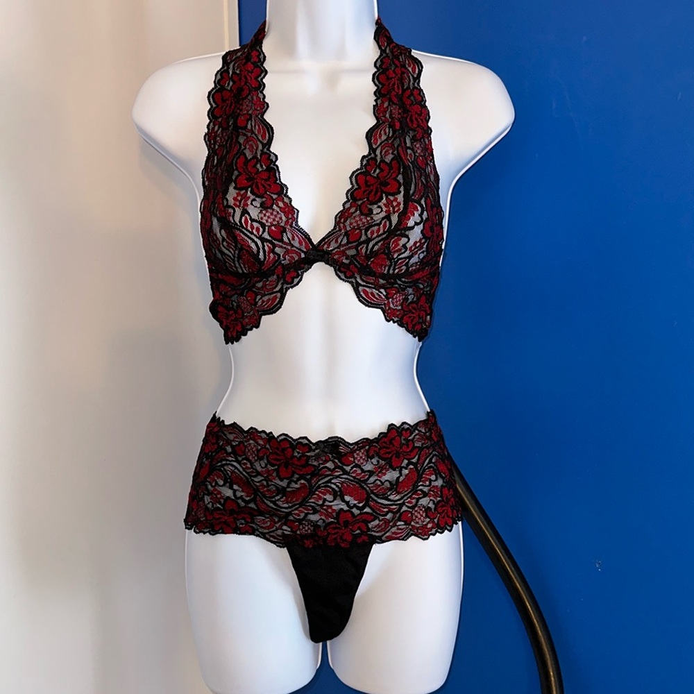 Women’s size small lace bra and underwear set